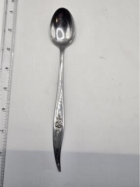 Oneida craft Deluxe stainless Lasting Rose pattern Spoon - Vintage